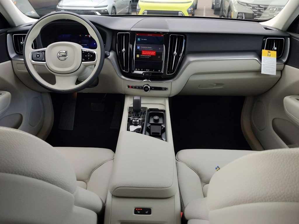 2025 Volvo XC60 T8 Core 9
