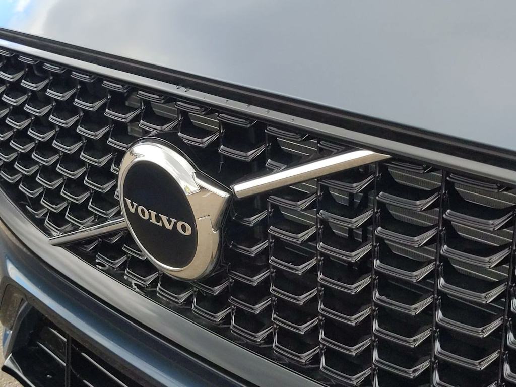 2025 Volvo XC60 T8 Core 7
