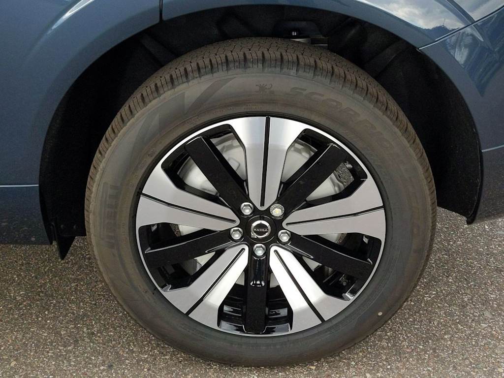 2025 Volvo XC60 T8 Core 8