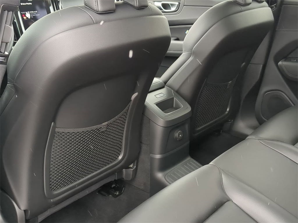 Thumbnail: 2025 Volvo XC60 - 12