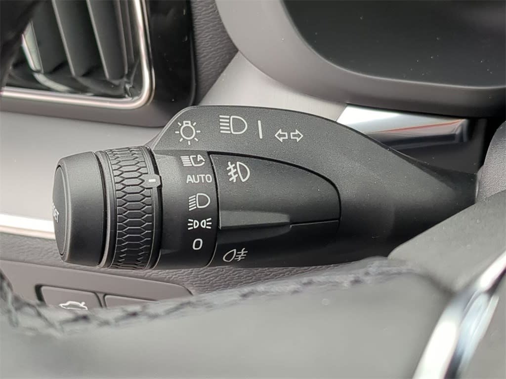 Thumbnail: 2025 Volvo XC60 - 30