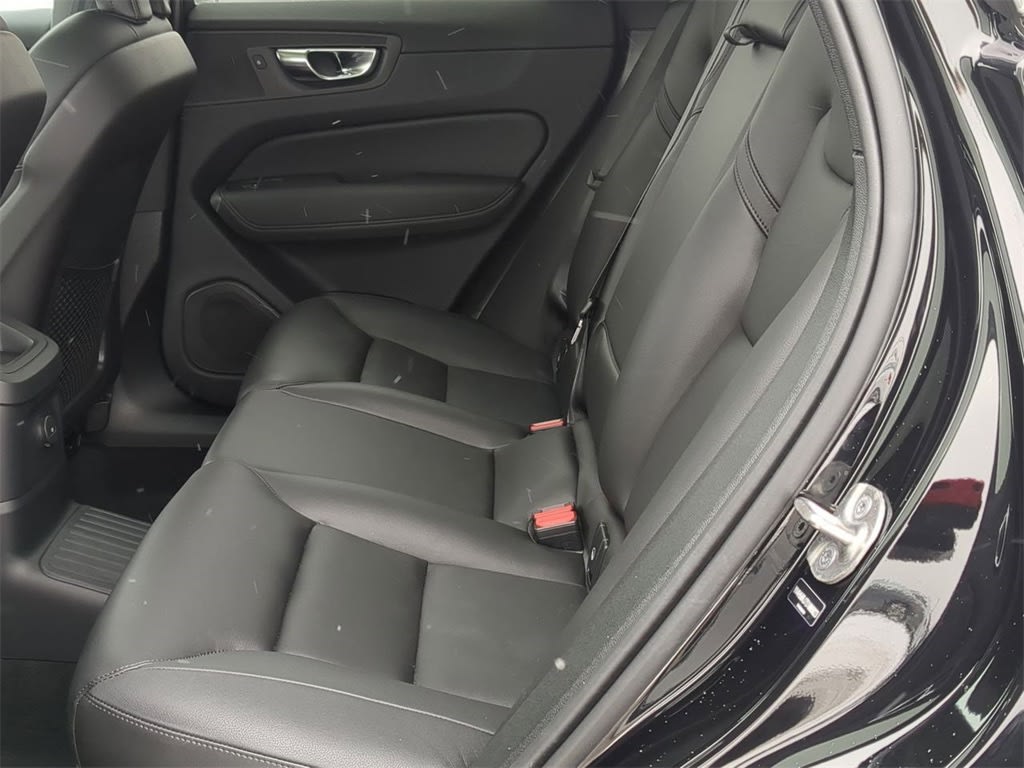 Thumbnail: 2025 Volvo XC60 - 25