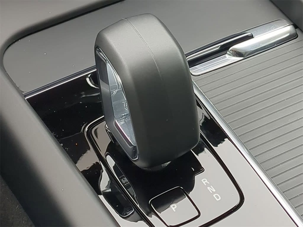 Thumbnail: 2025 Volvo XC60 - 15