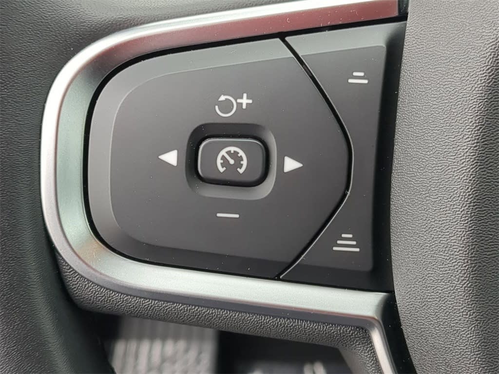 Thumbnail: 2025 Volvo XC60 - 27