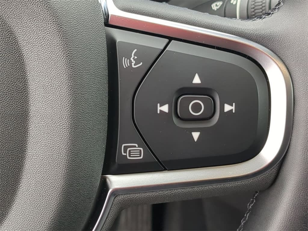 Thumbnail: 2025 Volvo XC60 - 28