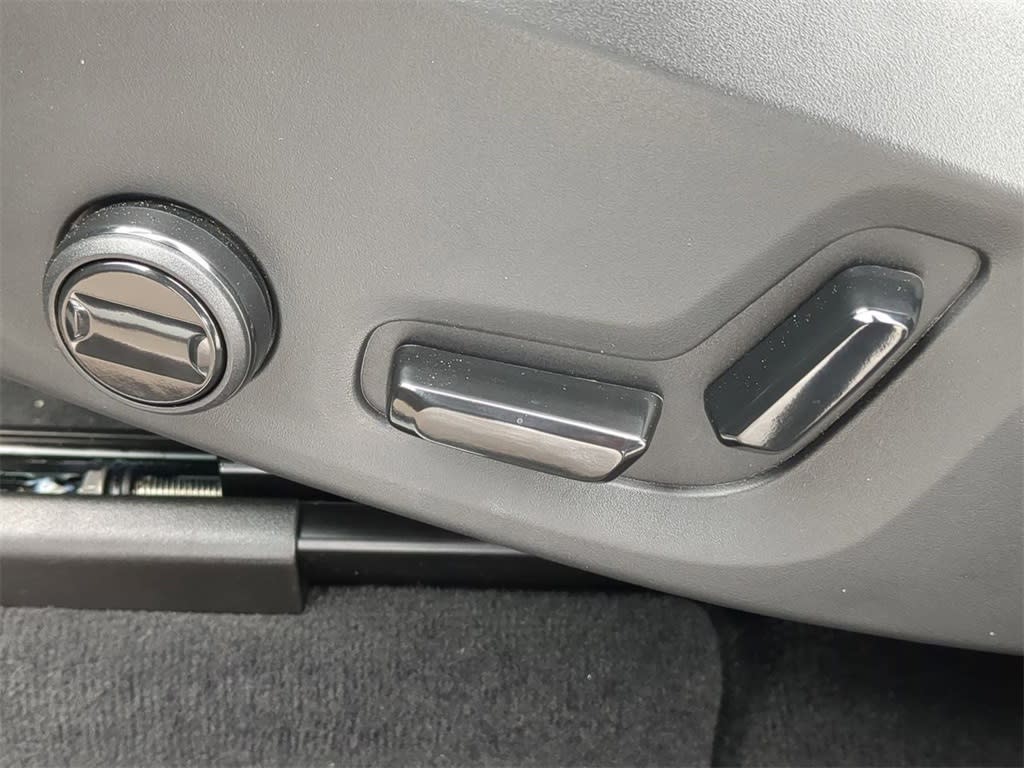 Thumbnail: 2025 Volvo XC60 - 24