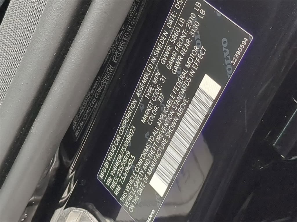 Thumbnail: 2025 Volvo XC60 - 32