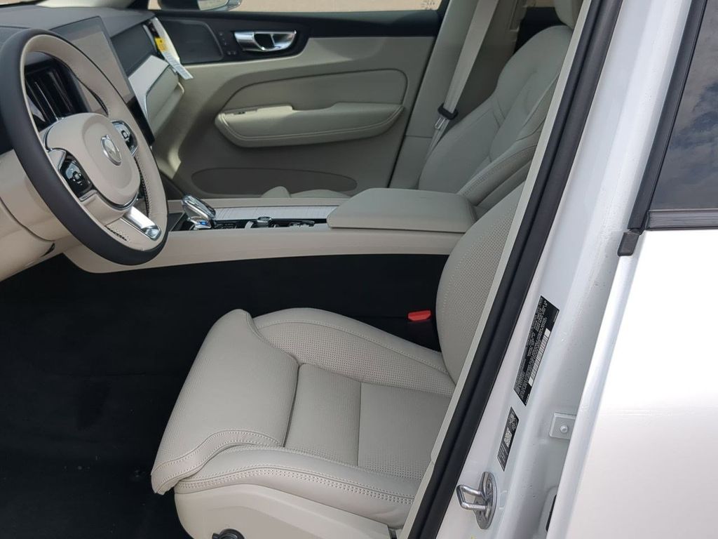 Thumbnail: 2026 Volvo XC60 - 10