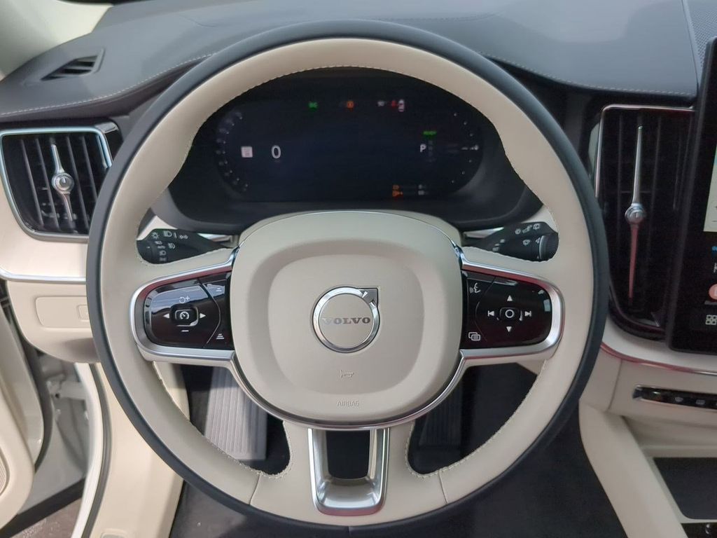 Thumbnail: 2026 Volvo XC60 - 13