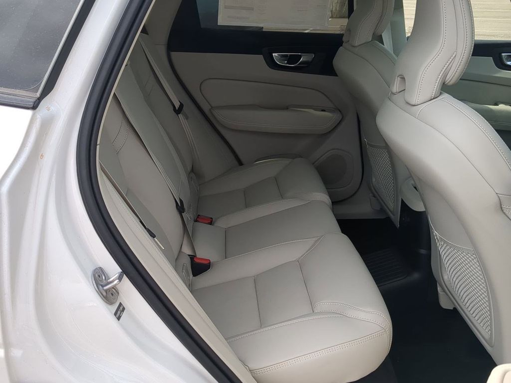 Thumbnail: 2026 Volvo XC60 - 25