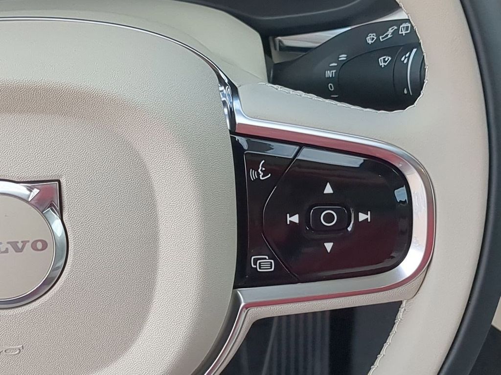 Thumbnail: 2026 Volvo XC60 - 27