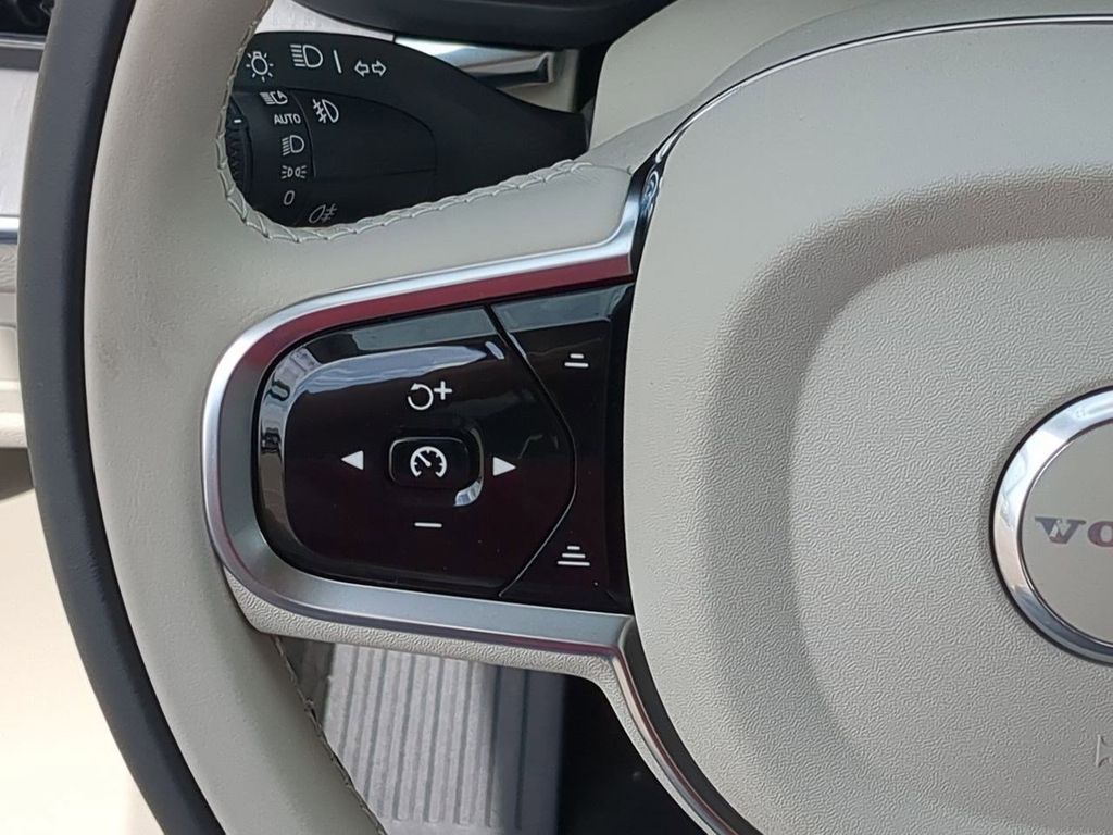Thumbnail: 2026 Volvo XC60 - 26