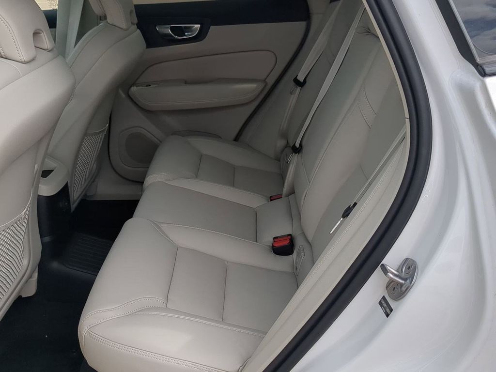 Thumbnail: 2026 Volvo XC60 - 12