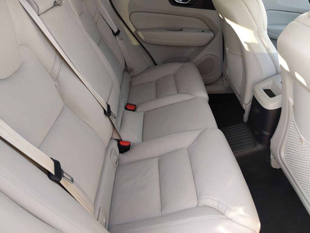 2025 Volvo XC60 T8 Ultimate 23