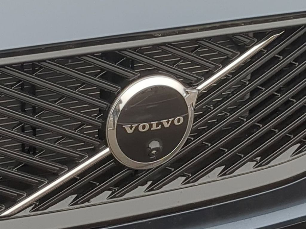 Thumbnail: 2026 Volvo XC60 - 7