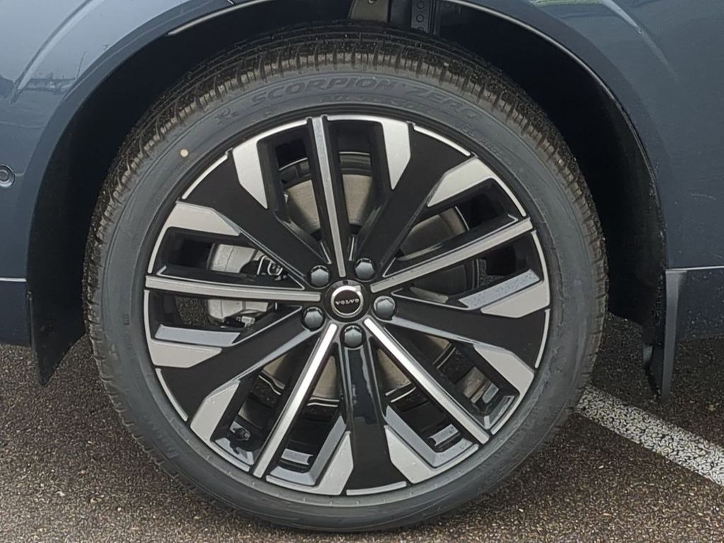 Thumbnail: 2026 Volvo XC60 - 8