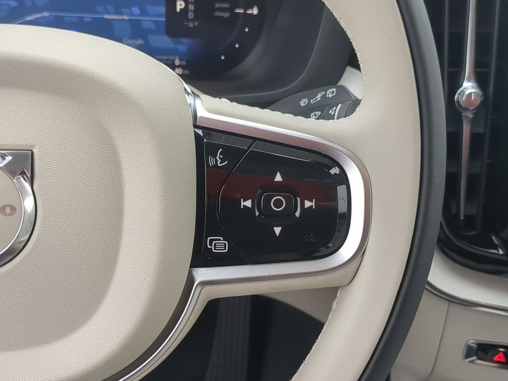 Thumbnail: 2026 Volvo XC60 - 28