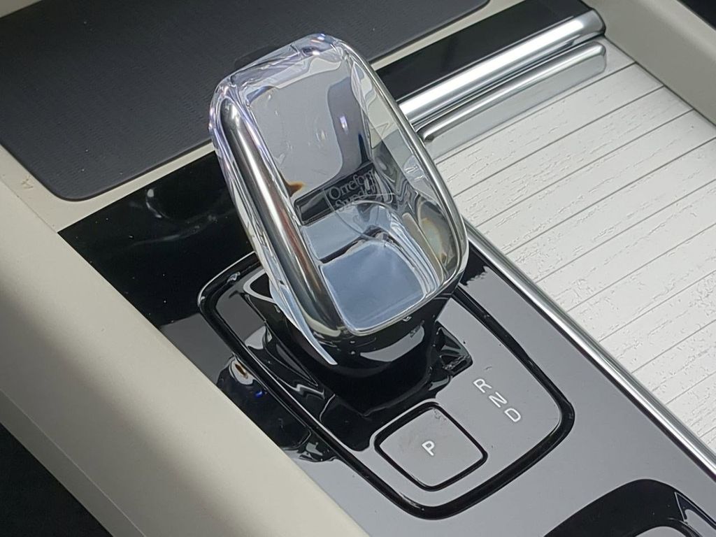 Thumbnail: 2026 Volvo XC60 - 15