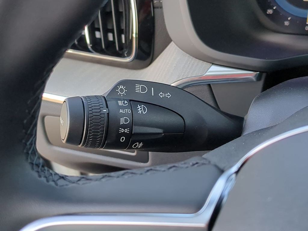 2025 Volvo XC60 T8 Ultimate 33