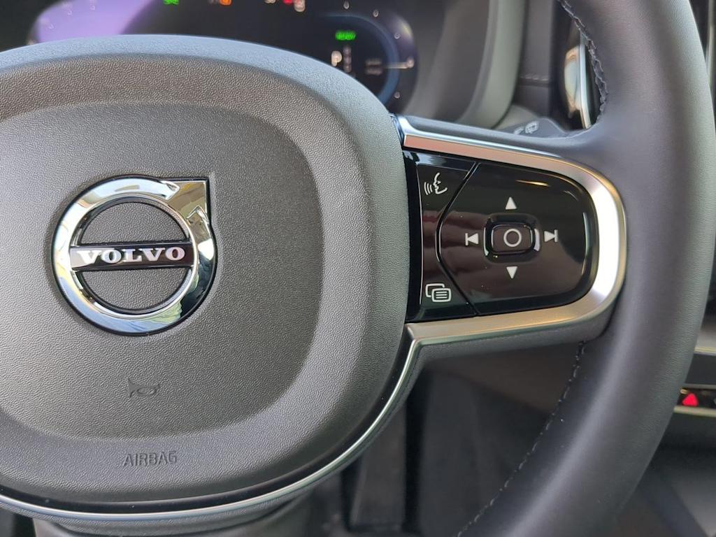 2025 Volvo XC60 T8 Ultimate 31