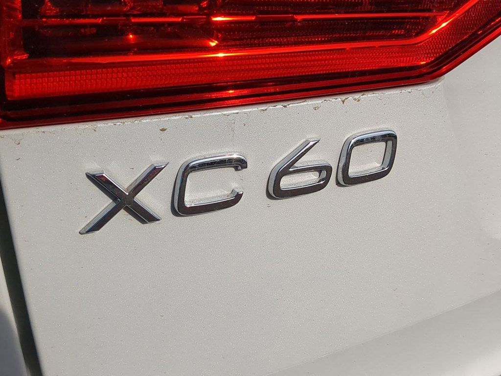 2025 Volvo XC60 T8 Ultimate 7