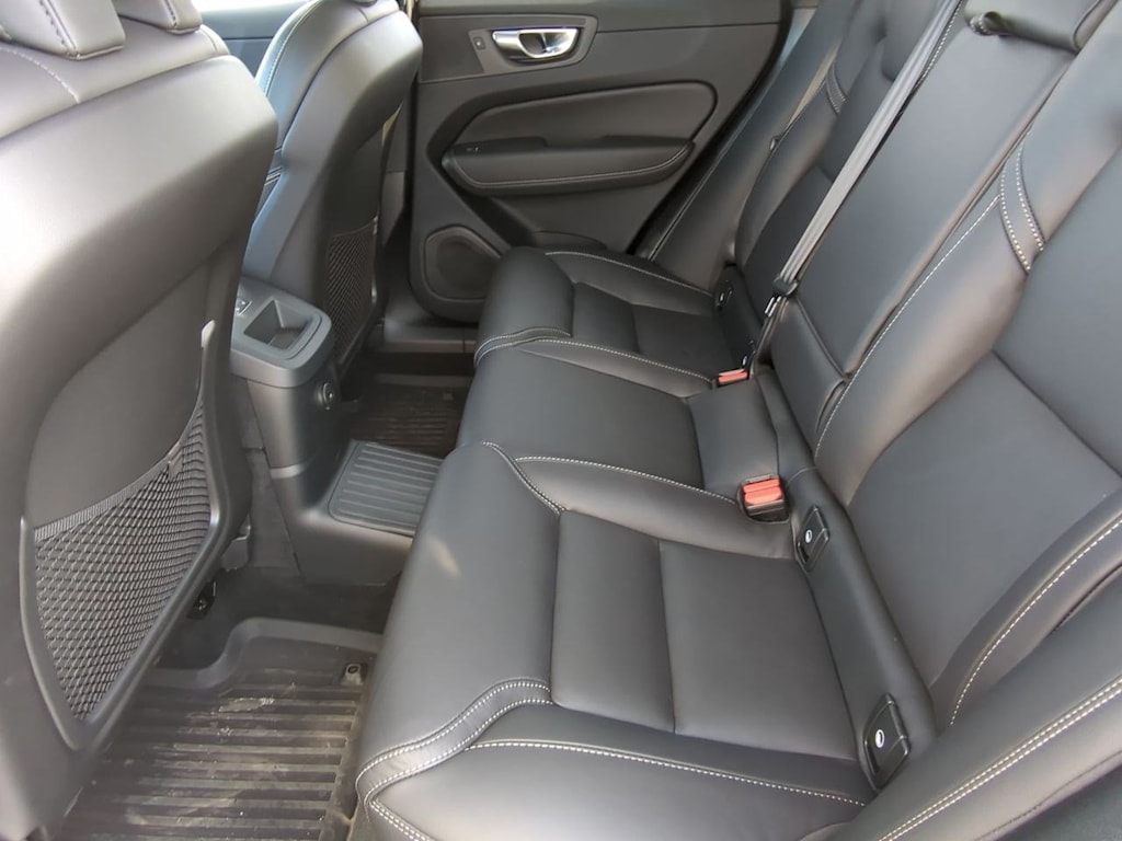 2025 Volvo XC60 T8 Ultimate 13
