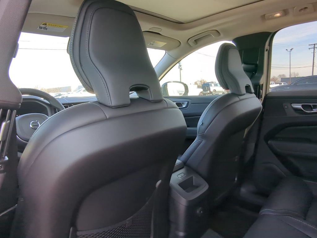 2025 Volvo XC60 T8 Ultimate 12