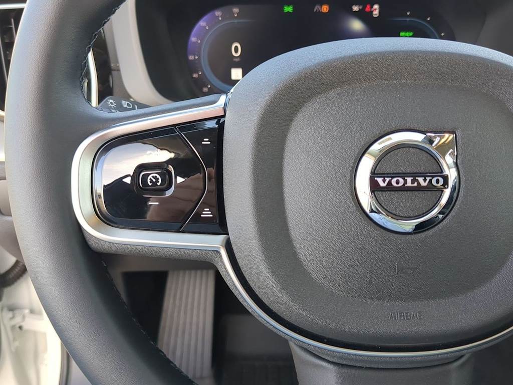 2025 Volvo XC60 T8 Ultimate 30