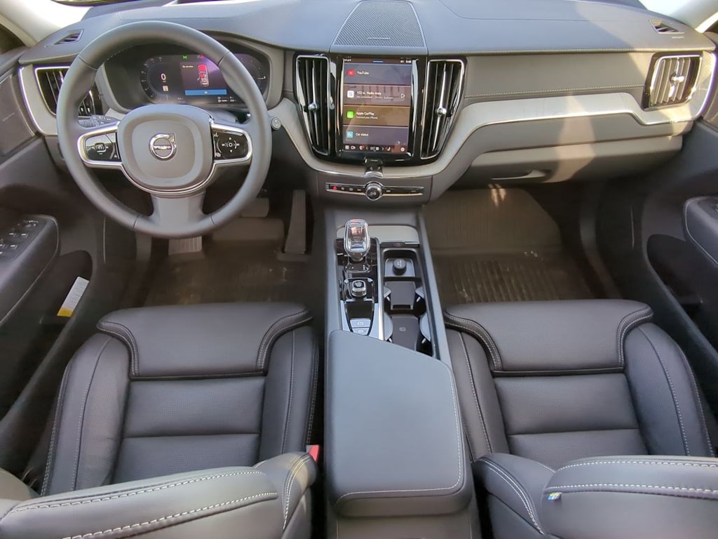 2025 Volvo XC60 T8 Ultimate 10