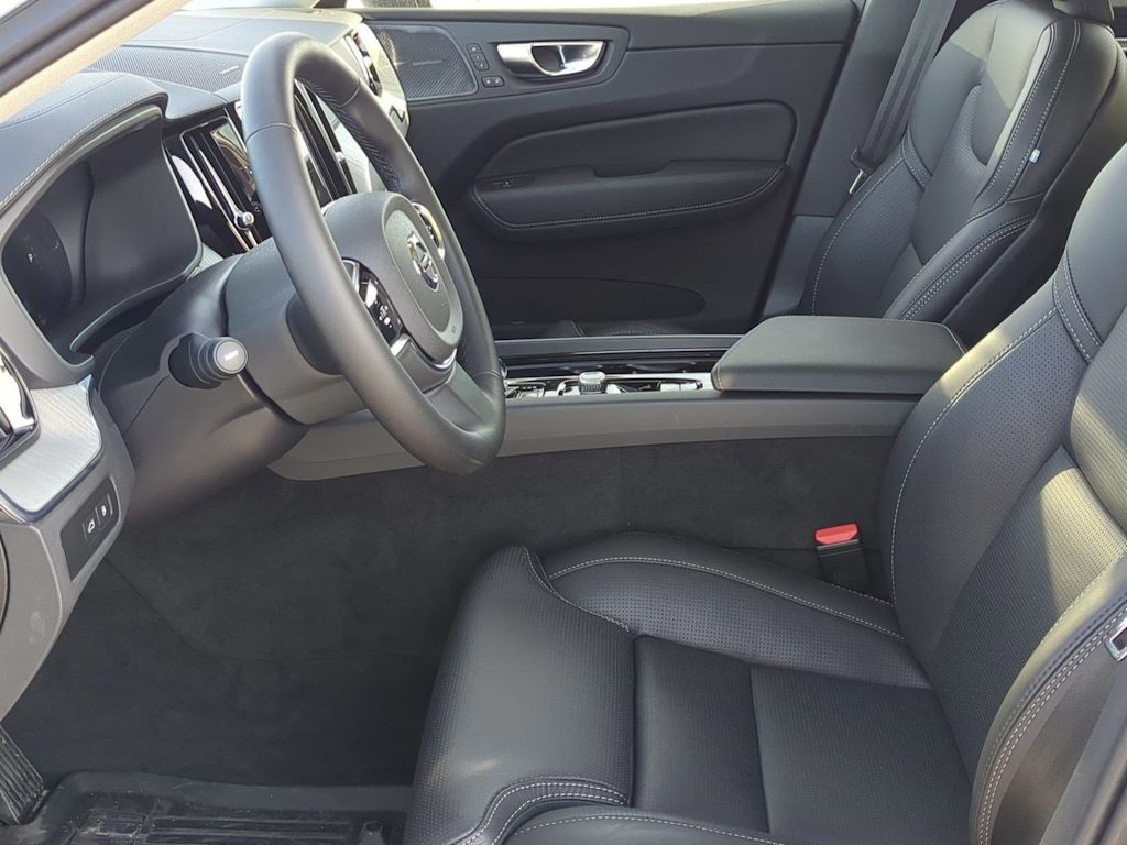 2025 Volvo XC60 T8 Ultimate 11