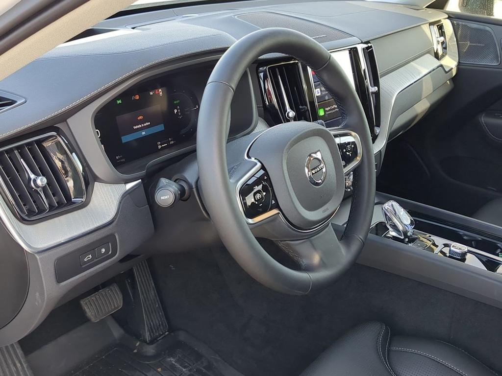 2025 Volvo XC60 T8 Ultimate 2