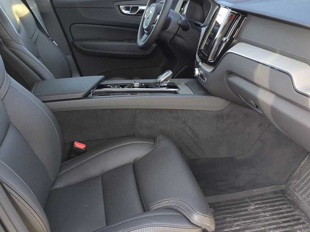2025 Volvo XC60 T8 Ultimate 28