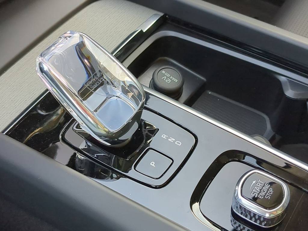 2025 Volvo XC60 T8 Ultimate 15
