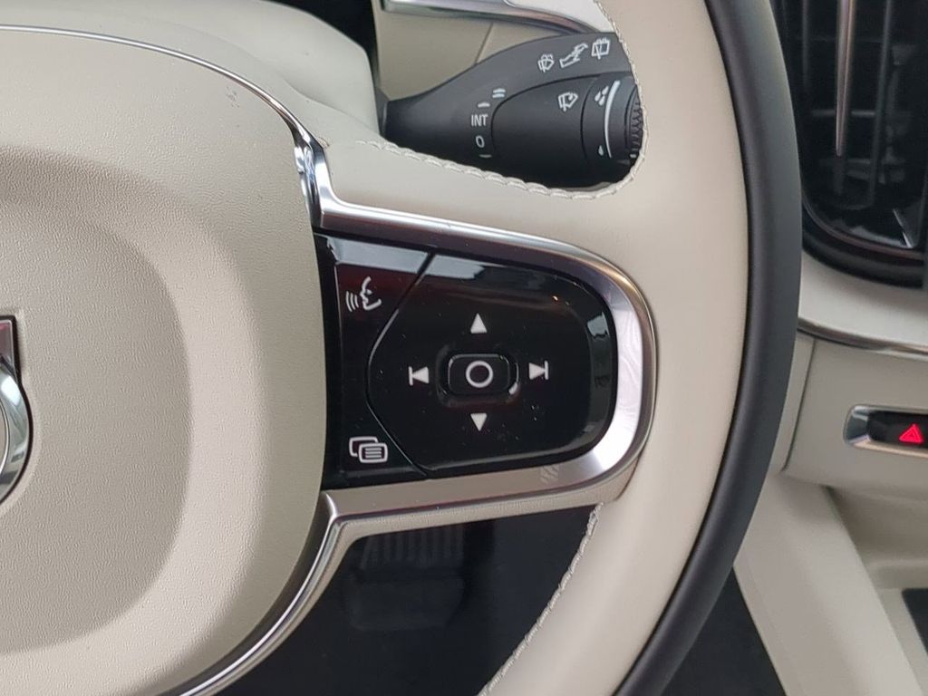 Thumbnail: 2026 Volvo XC60 - 28