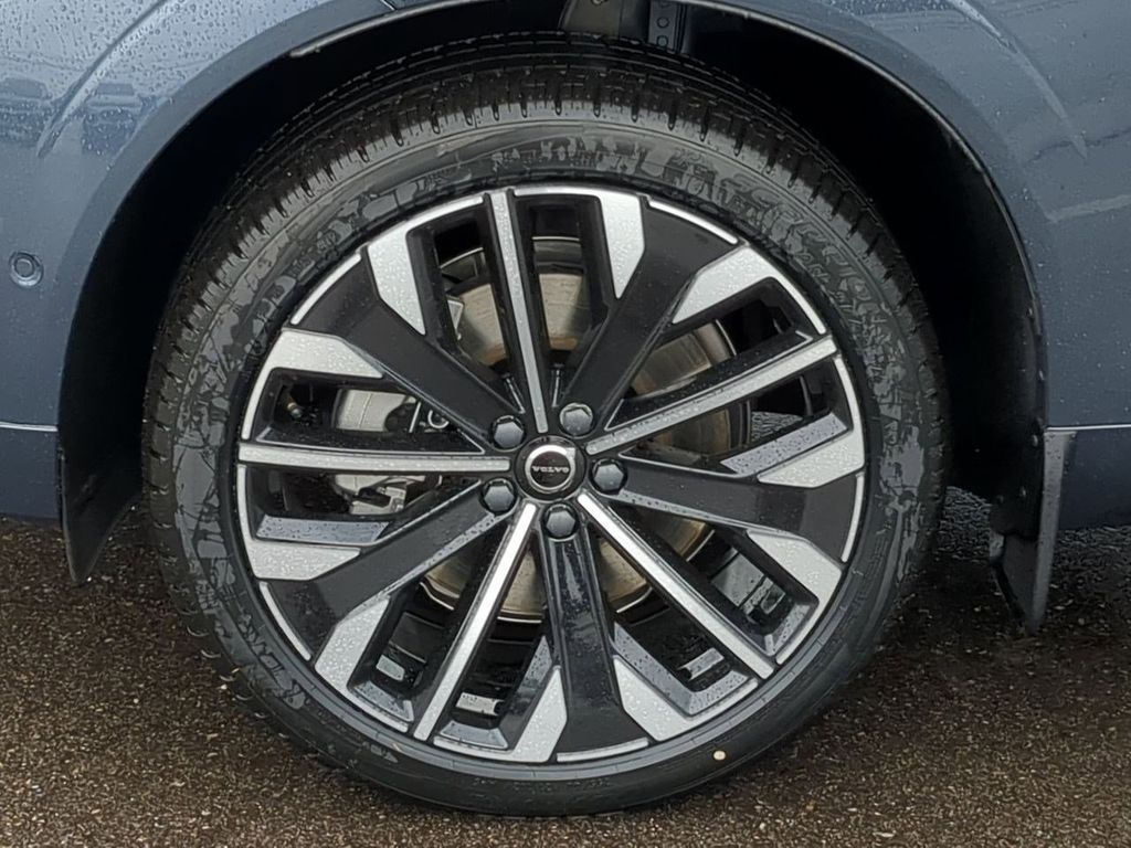 Thumbnail: 2026 Volvo XC60 - 8