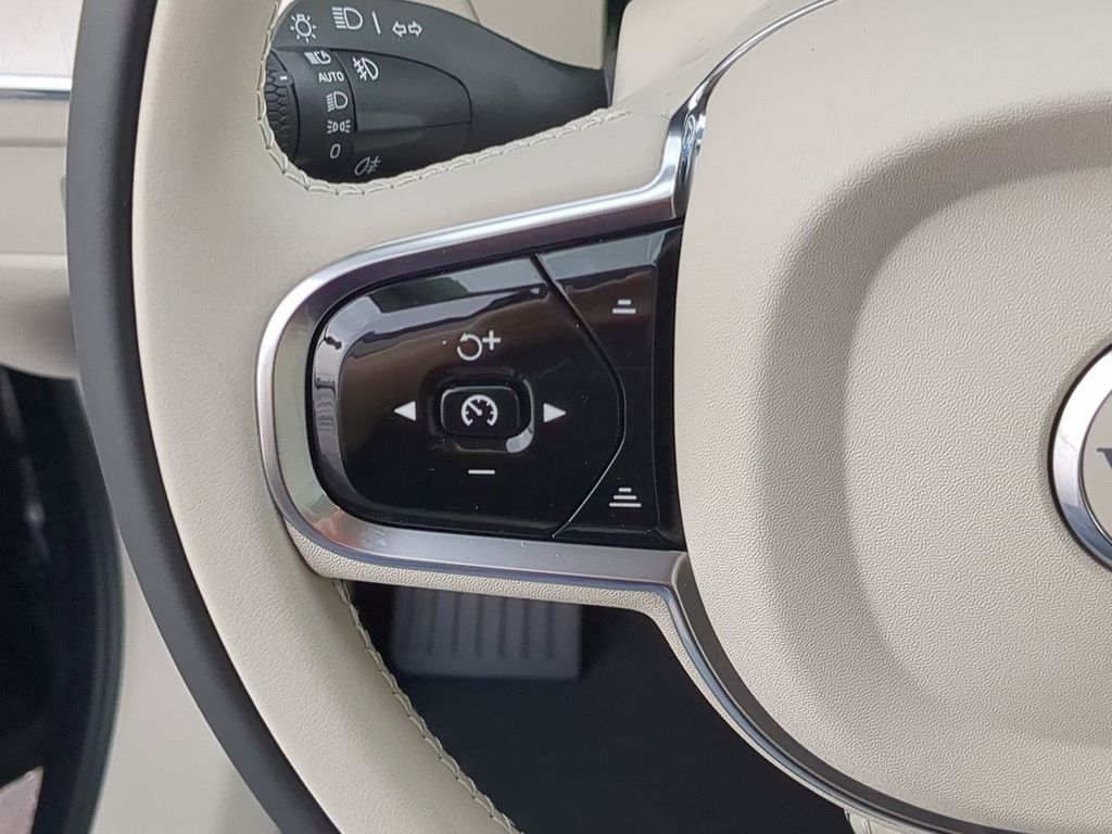 Thumbnail: 2026 Volvo XC60 - 27