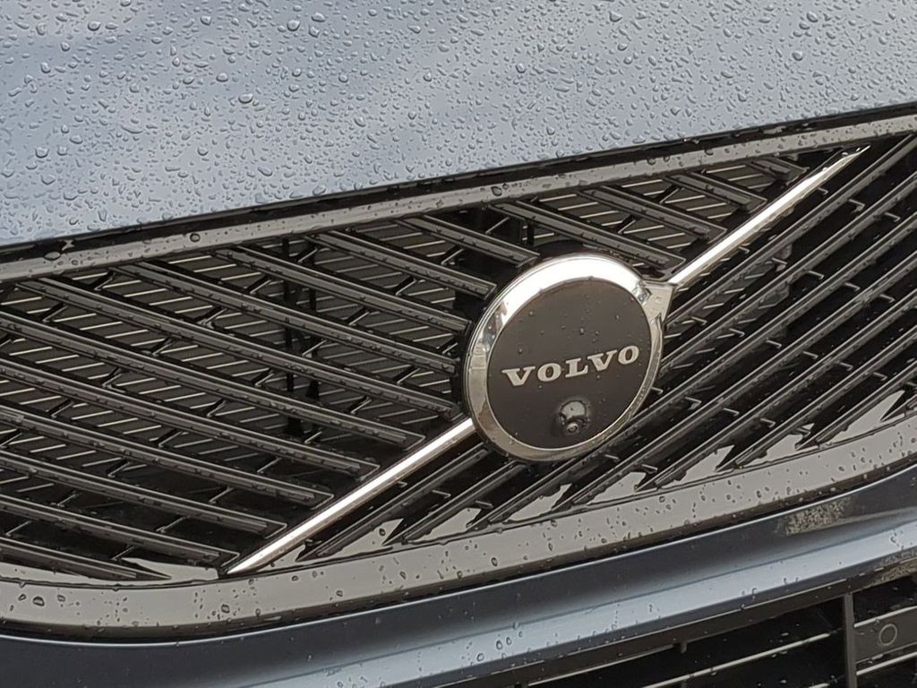 Thumbnail: 2026 Volvo XC60 - 7
