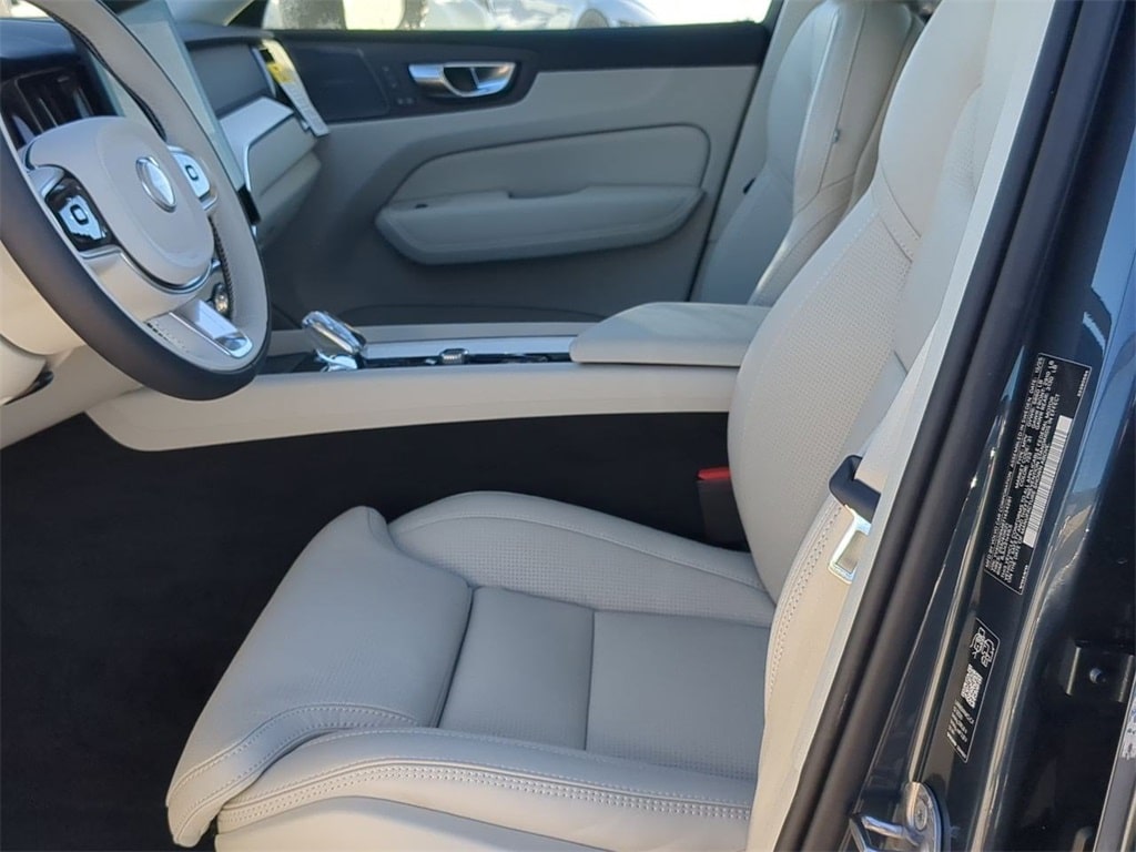 Thumbnail: 2026 Volvo XC60 - 10