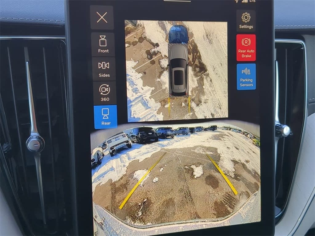 Thumbnail: 2026 Volvo XC60 - 18