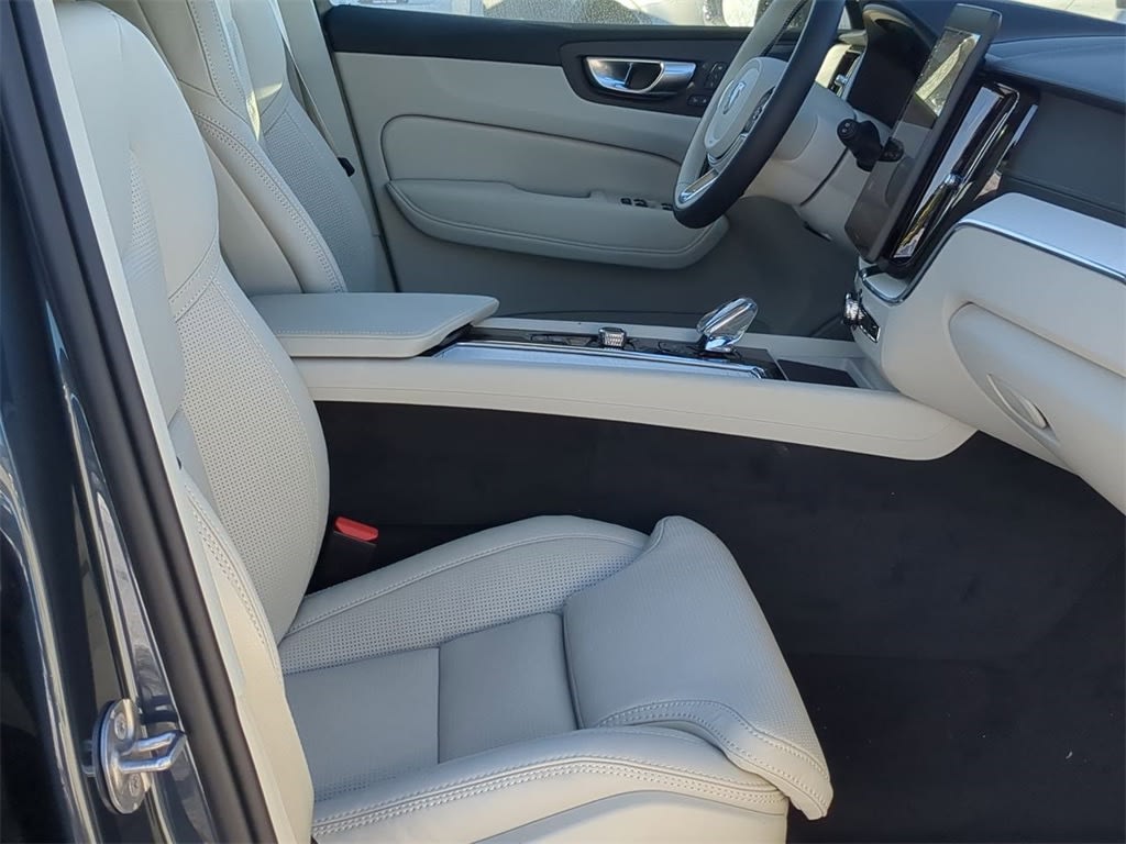 Thumbnail: 2026 Volvo XC60 - 11