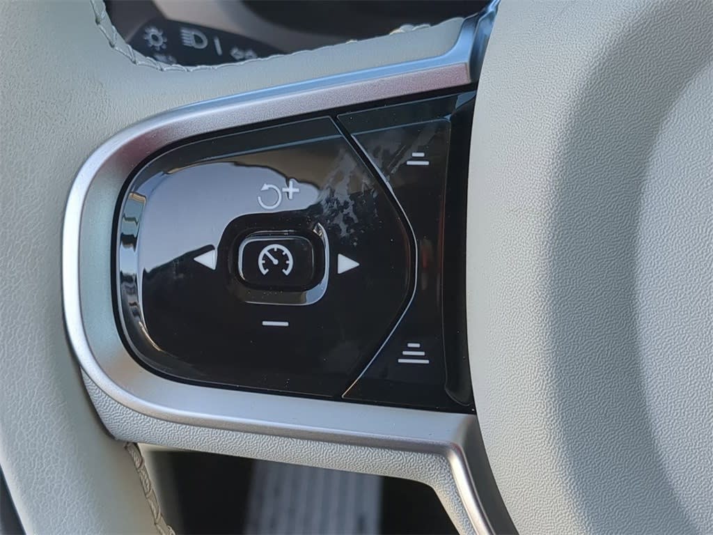 Thumbnail: 2026 Volvo XC60 - 26