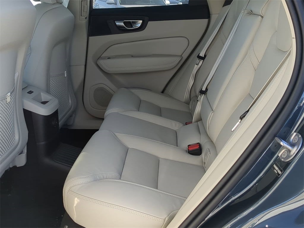 Thumbnail: 2026 Volvo XC60 - 12