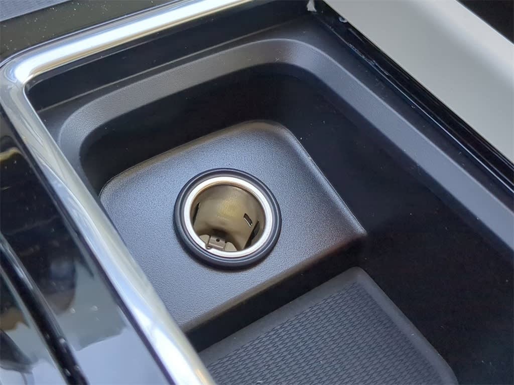 Thumbnail: 2026 Volvo XC60 - 32