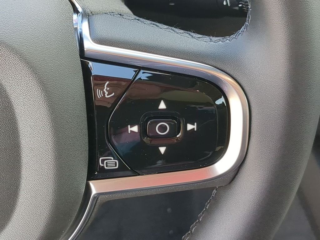 Thumbnail: 2026 Volvo XC60 - 27