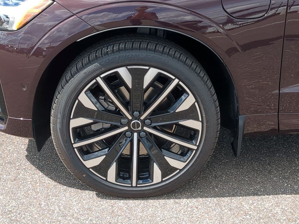Thumbnail: 2026 Volvo XC60 - 7