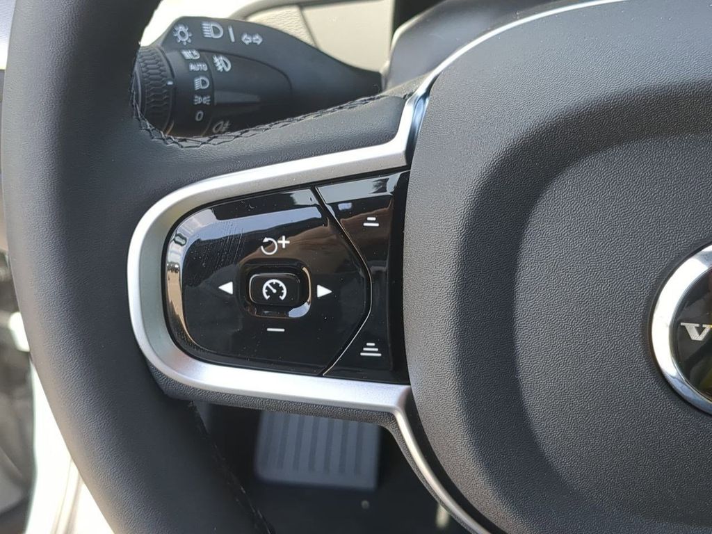 Thumbnail: 2026 Volvo XC60 - 25
