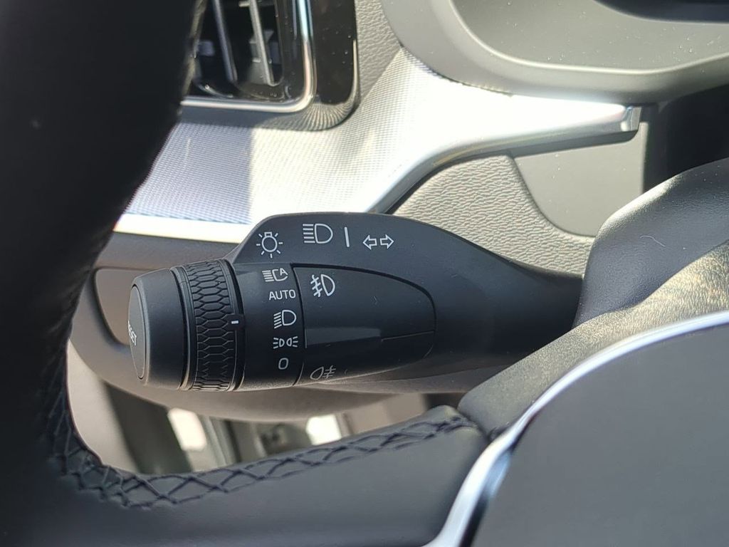 Thumbnail: 2026 Volvo XC60 - 28