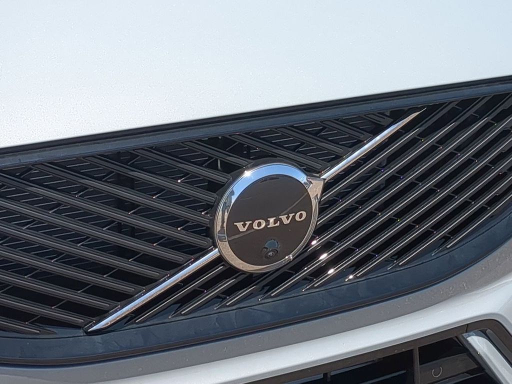 Thumbnail: 2026 Volvo XC60 - 7