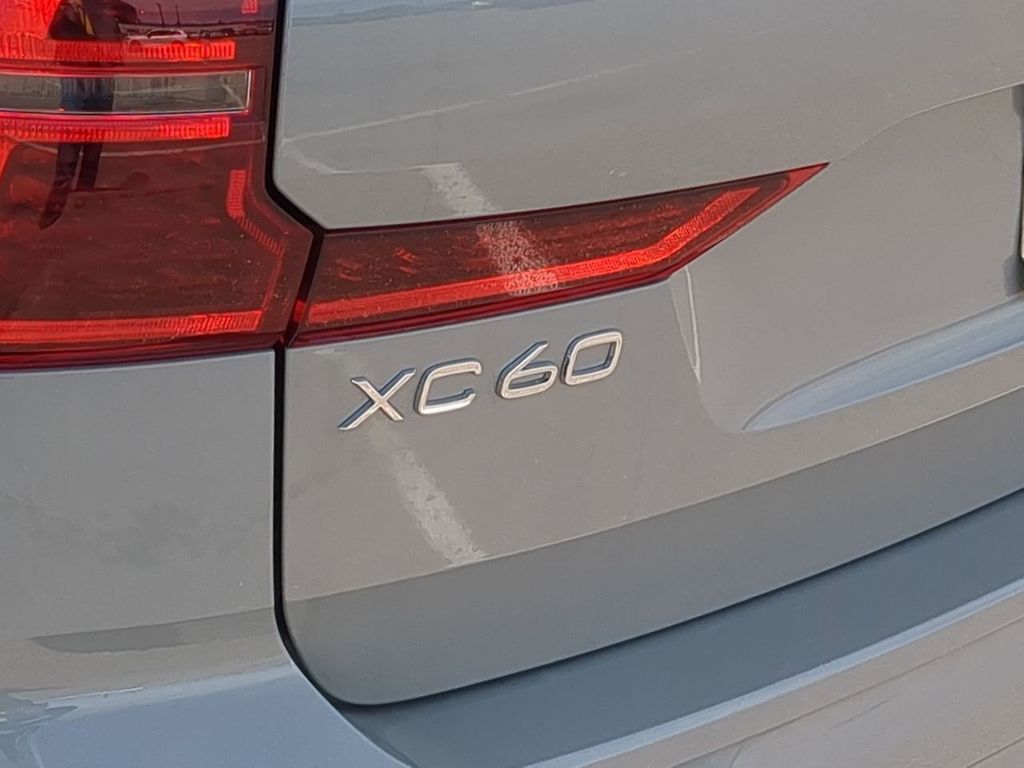 Thumbnail: 2026 Volvo XC60 - 21