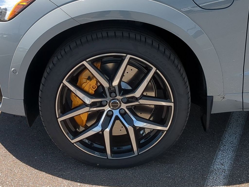 Thumbnail: 2026 Volvo XC60 - 8